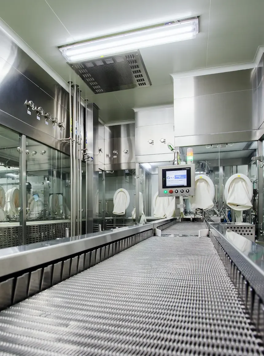 shenzhen-fdf-facility-jymed-peptide.webp Sterile filling and finishing cleanroom at JYMed Peptide’s Shenzhen FDF facility with advanced isolators and automated production line.