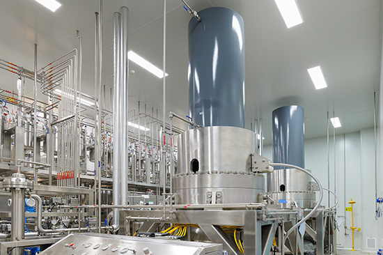 Blue glass-lined reactor at JYMedtech CDMO facility used for safe and high-purity API chemical synthesis</p>
<p>